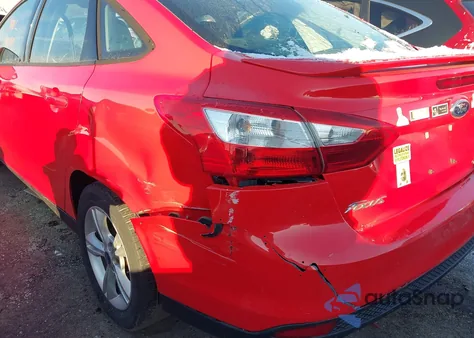 2013 Ford Focus Se z USA, uszkodzony, nr VIN 1FADP3F22DL169356